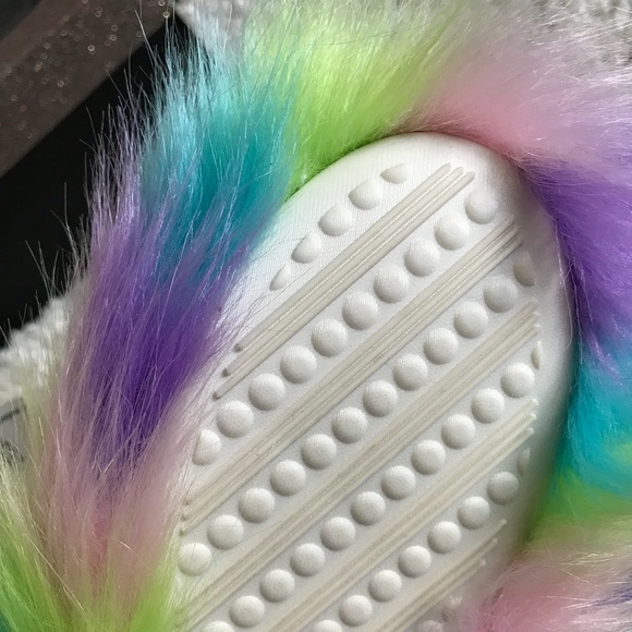 Betsey Johnson XOX Trolls Slip On - Picture 4 of 5